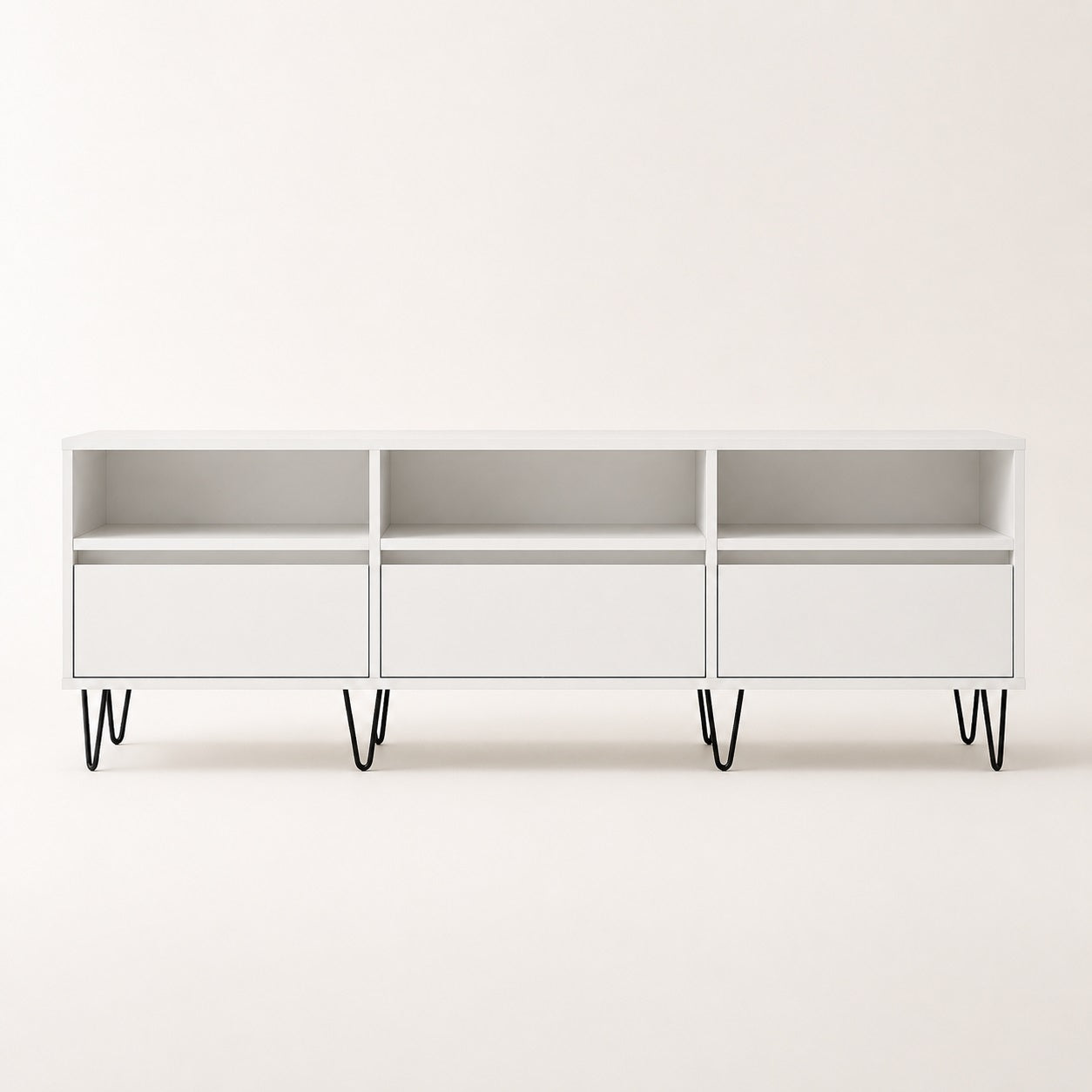 Vue de face d’un meuble TV moderne blanc avec rangement et niches ouvertes