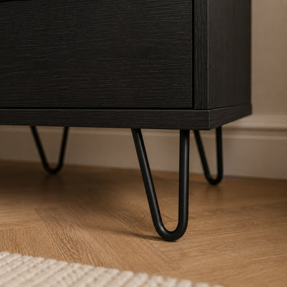 Détail des pieds métal d’un meuble TV moderne avec rangement au design contemporain