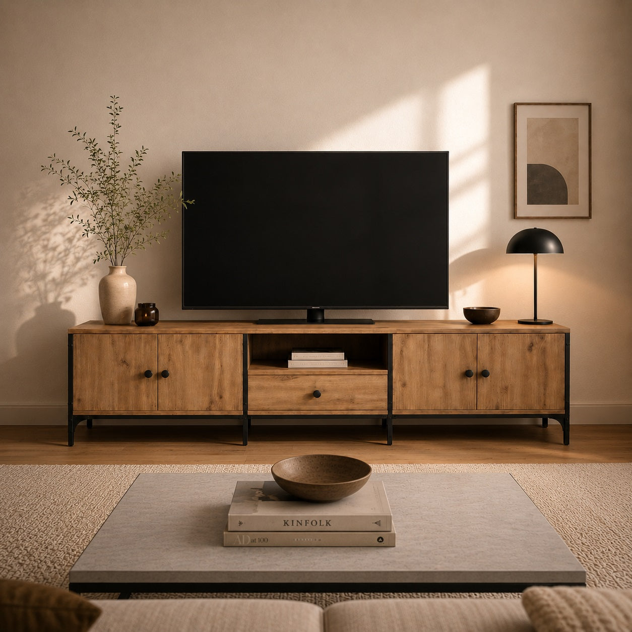 Grand meuble TV en bois avec rangement, idéal pour un salon moderne et organisé