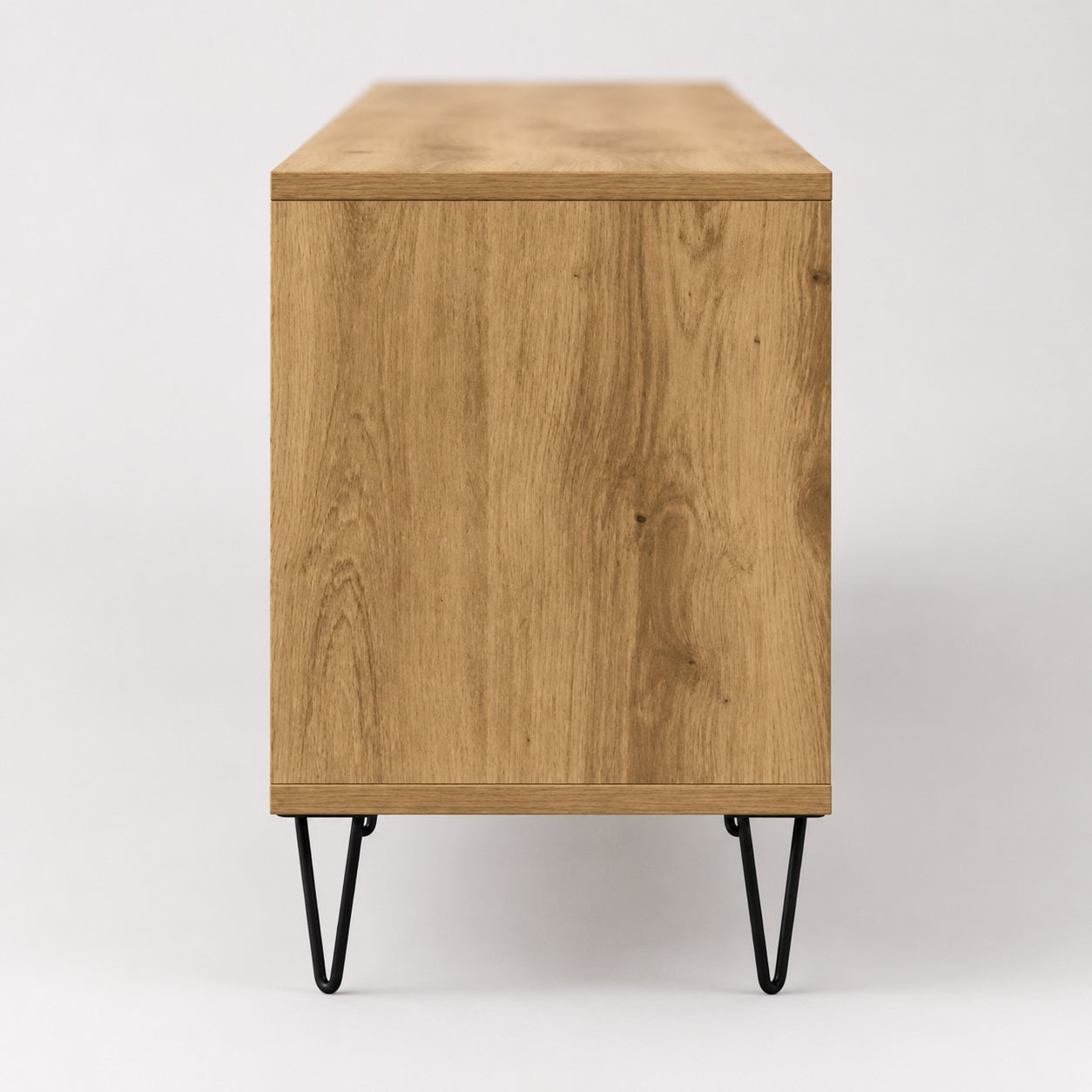 Vue latérale du meuble TV en bois avec rangement, finition chêne artisanal et pieds métal noirs.
