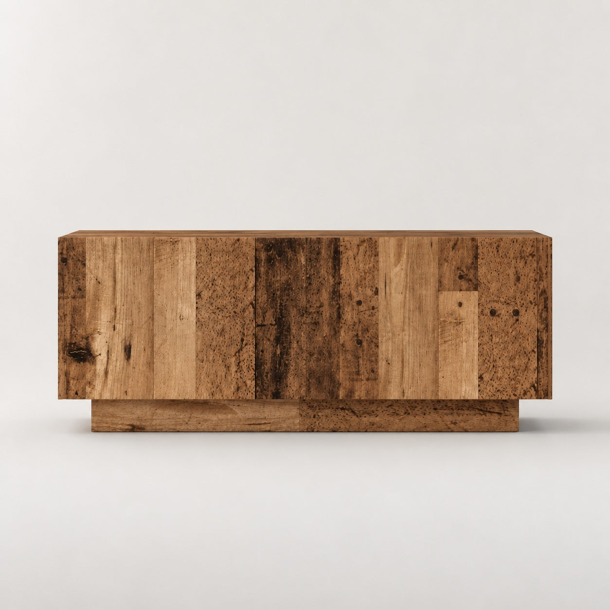 Meuble TV en bois effet vieux bois vue de face, meuble TV avec rangement au design authentique et chaleureux.