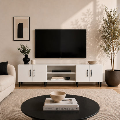 Meuble TV moderne blanc avec rangements spacieux sous téléviseur dans un intérieur contemporain