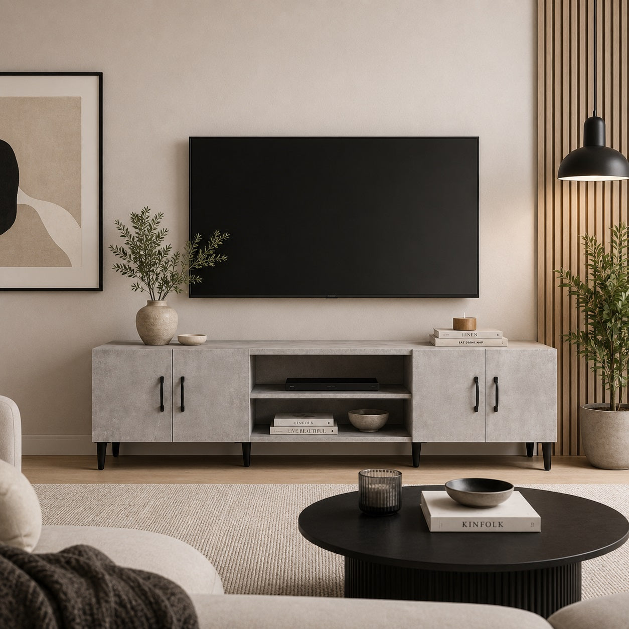 Meuble TV moderne gris béton avec rangements dans un salon contemporain au style industriel chic