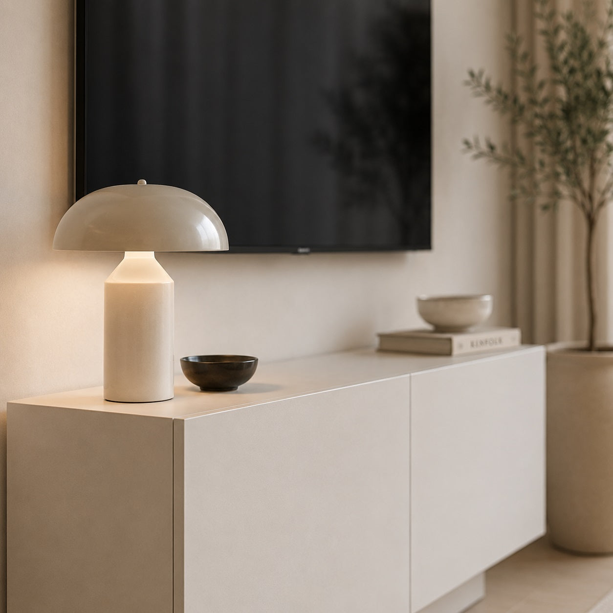 Détail d’un meuble TV moderne avec rangement et finition blanche au design épuré