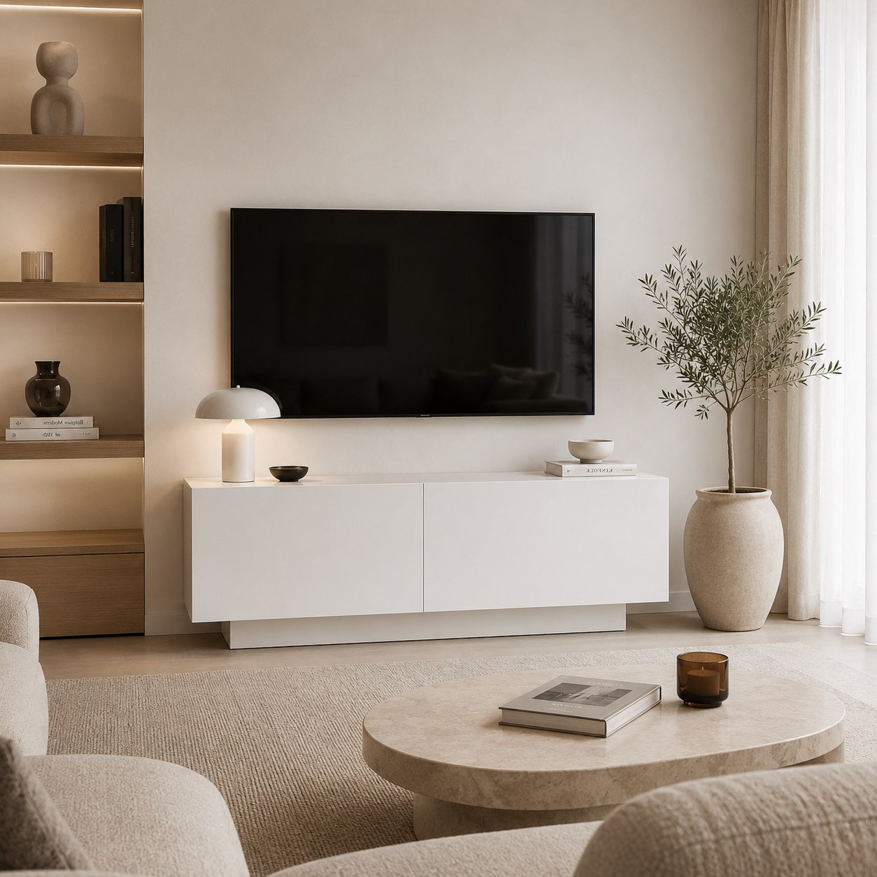 Meuble TV moderne avec rangement intégré dans un salon lumineux au style contemporain