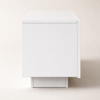 Vue latérale d’un meuble TV moderne blanc avec rangement et lignes épurées