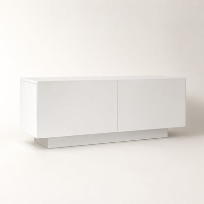 Meuble TV moderne blanc avec rangement fermé et design minimaliste pour salon contemporain