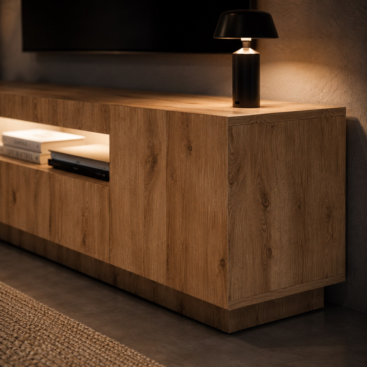 Gros plan meuble tv bois moderne avec rangement spacieux et éclairage led discret