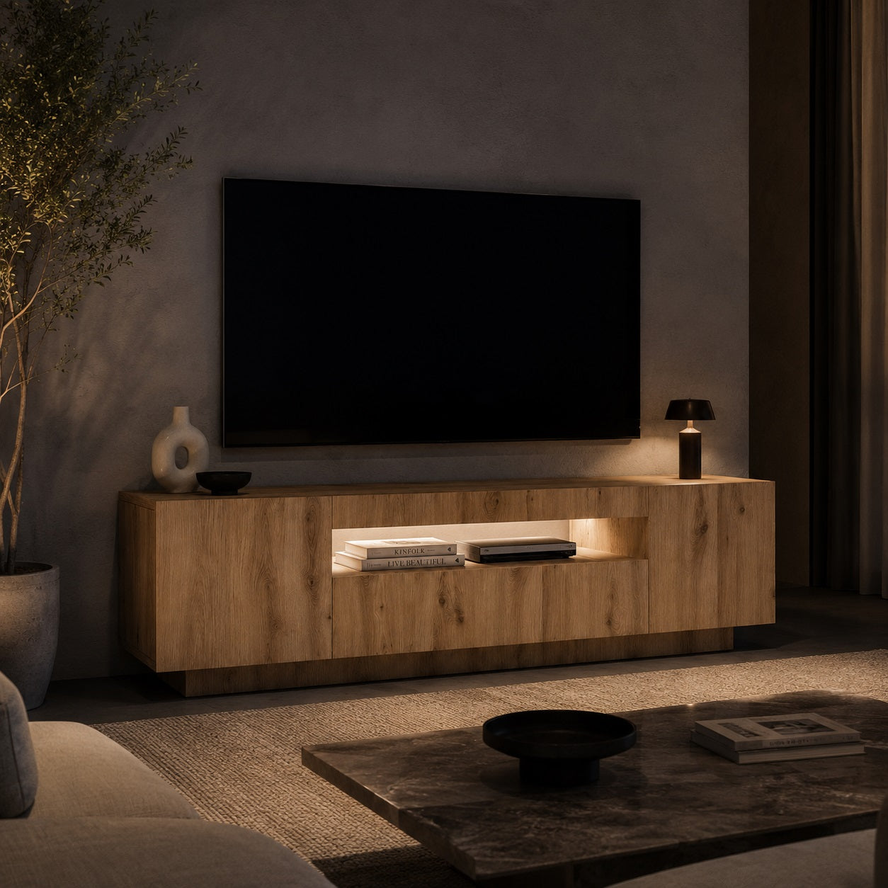 Meuble tv avec led et rangement en bois naturel dans un intérieur moderne et élégant
