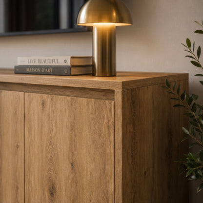 Détail meuble tv bois avec rangement et finition effet chêne naturel au style moderne élégant