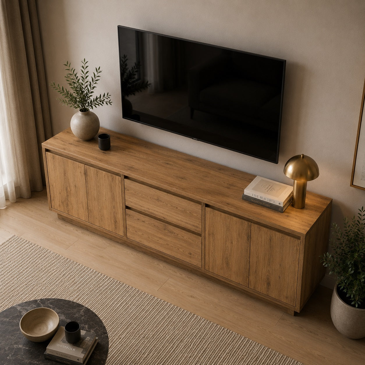 Vue plongeante meuble tv bois avec rangement et grand plateau pour écran et décoration salon