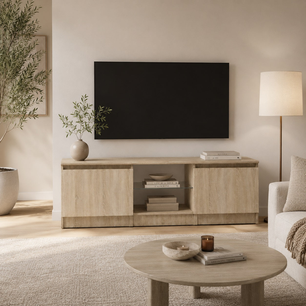 Meuble tv en bois avec rangement pratique dans un salon lumineux style scandinave moderne