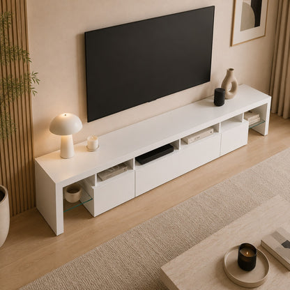 Meuble TV moderne avec rangement blanc vu en angle dans salon minimaliste
