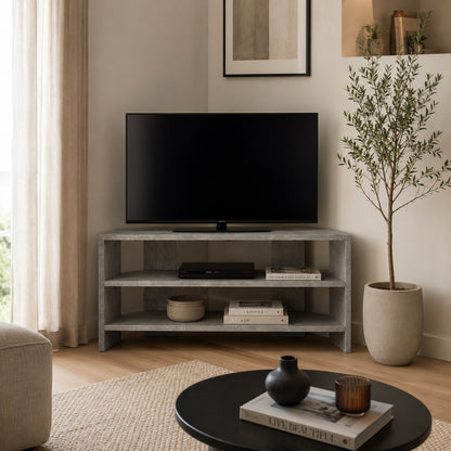Meuble TV moderne gris effet béton installé dans un angle de salon au design épuré et fonctionnel