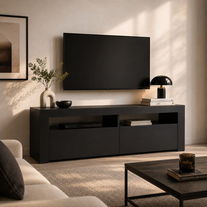 Meuble TV avec LED noir en ambiance déco, style moderne et rangements fermés pour espace multimédia