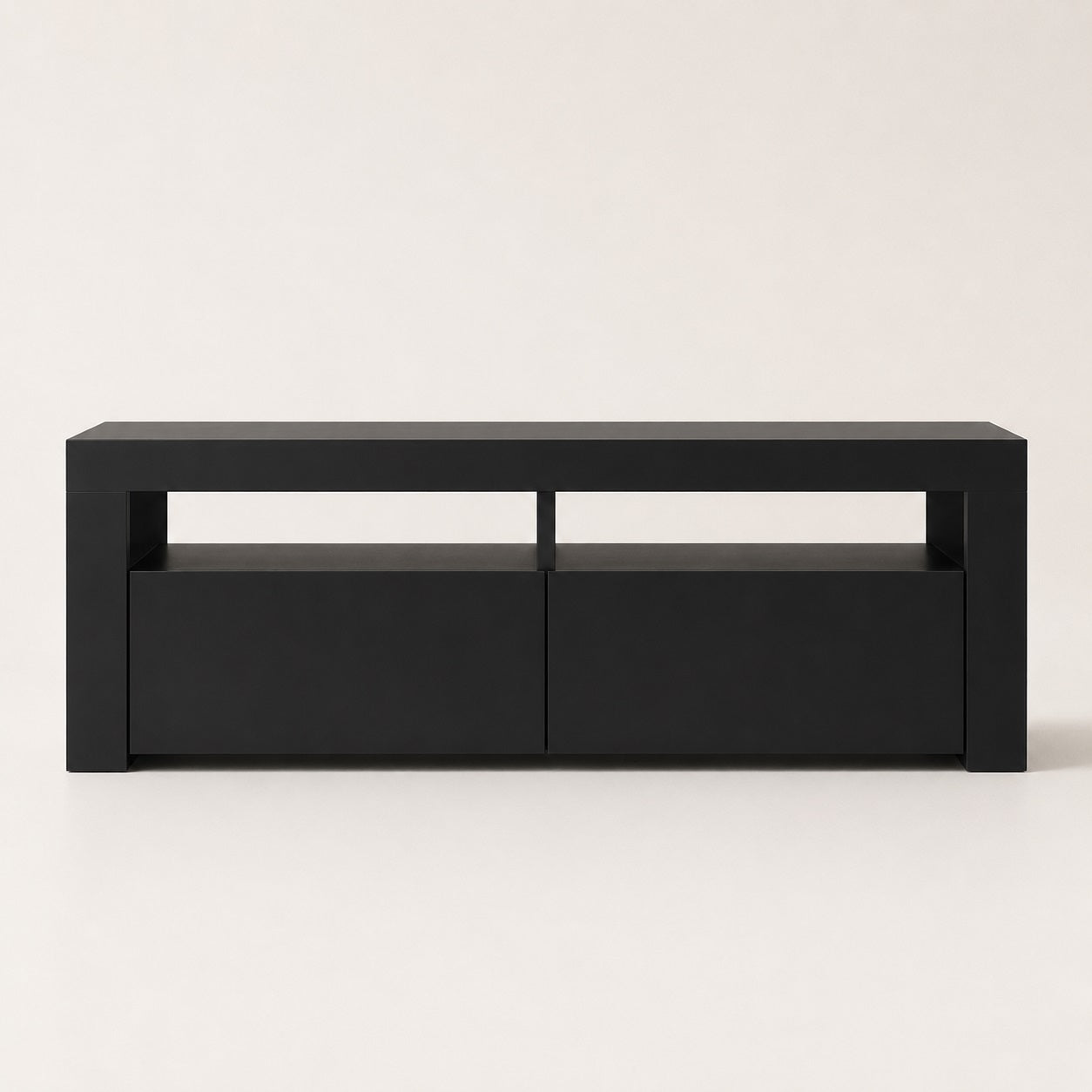 Meuble TV moderne noir vue de face, design épuré avec niches ouvertes et compatibilité éclairage LED