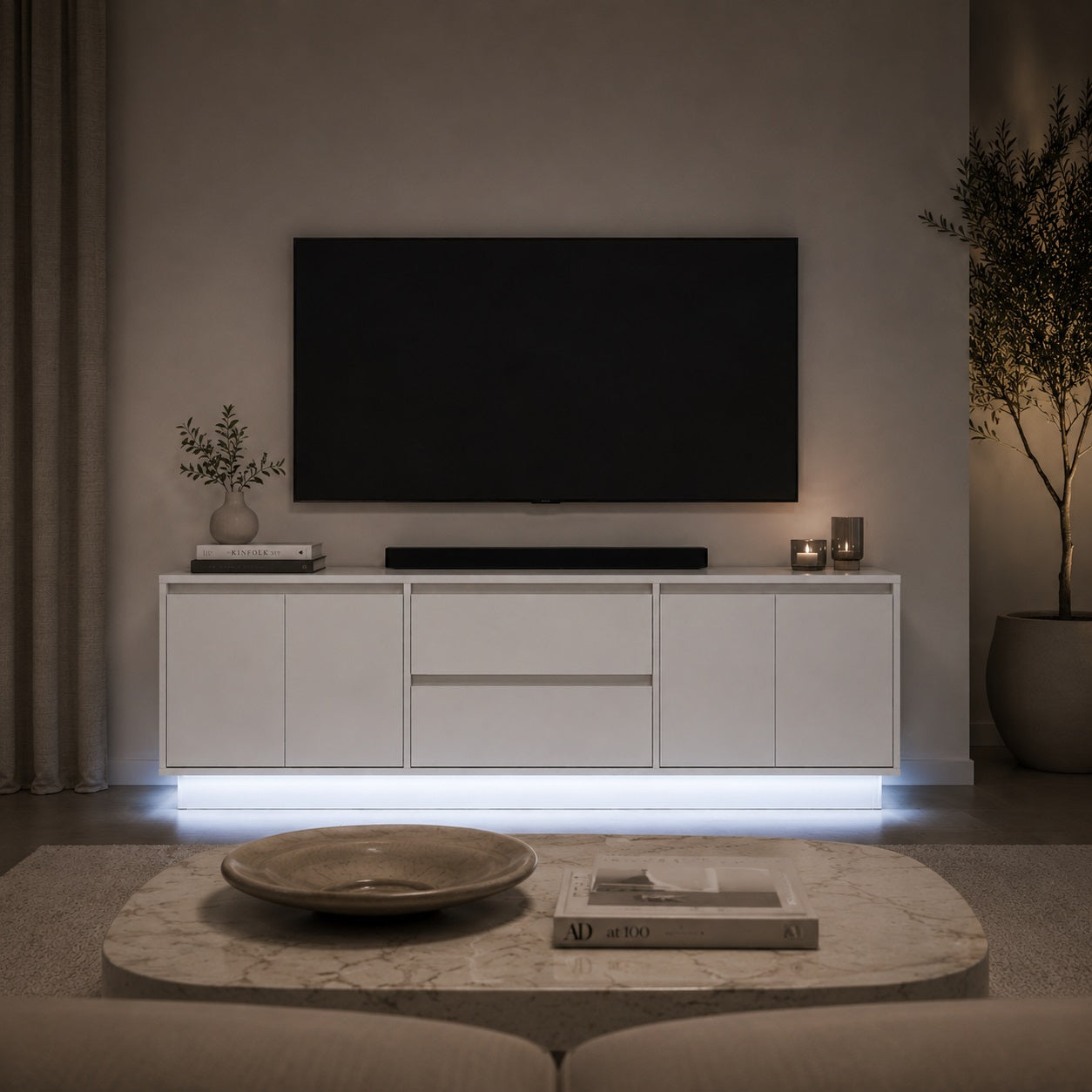 Meuble tv moderne blanc avec rangement discret dans un salon minimaliste chic