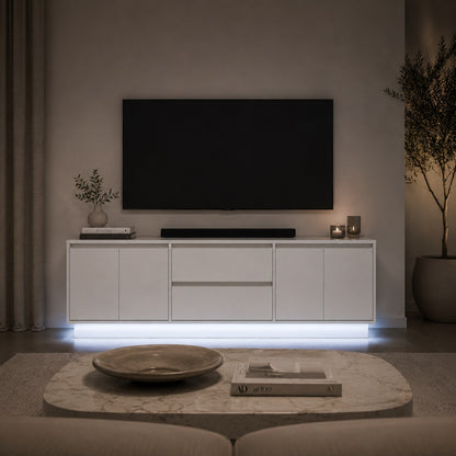 Meuble tv moderne blanc avec rangement discret dans un salon minimaliste chic