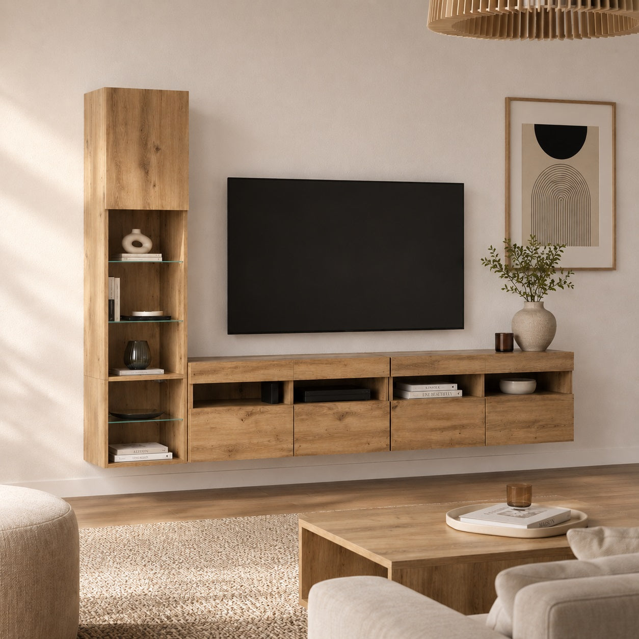 Meuble TV en bois suspendu dans salon moderne avec vitrine et grands espaces de rangement
