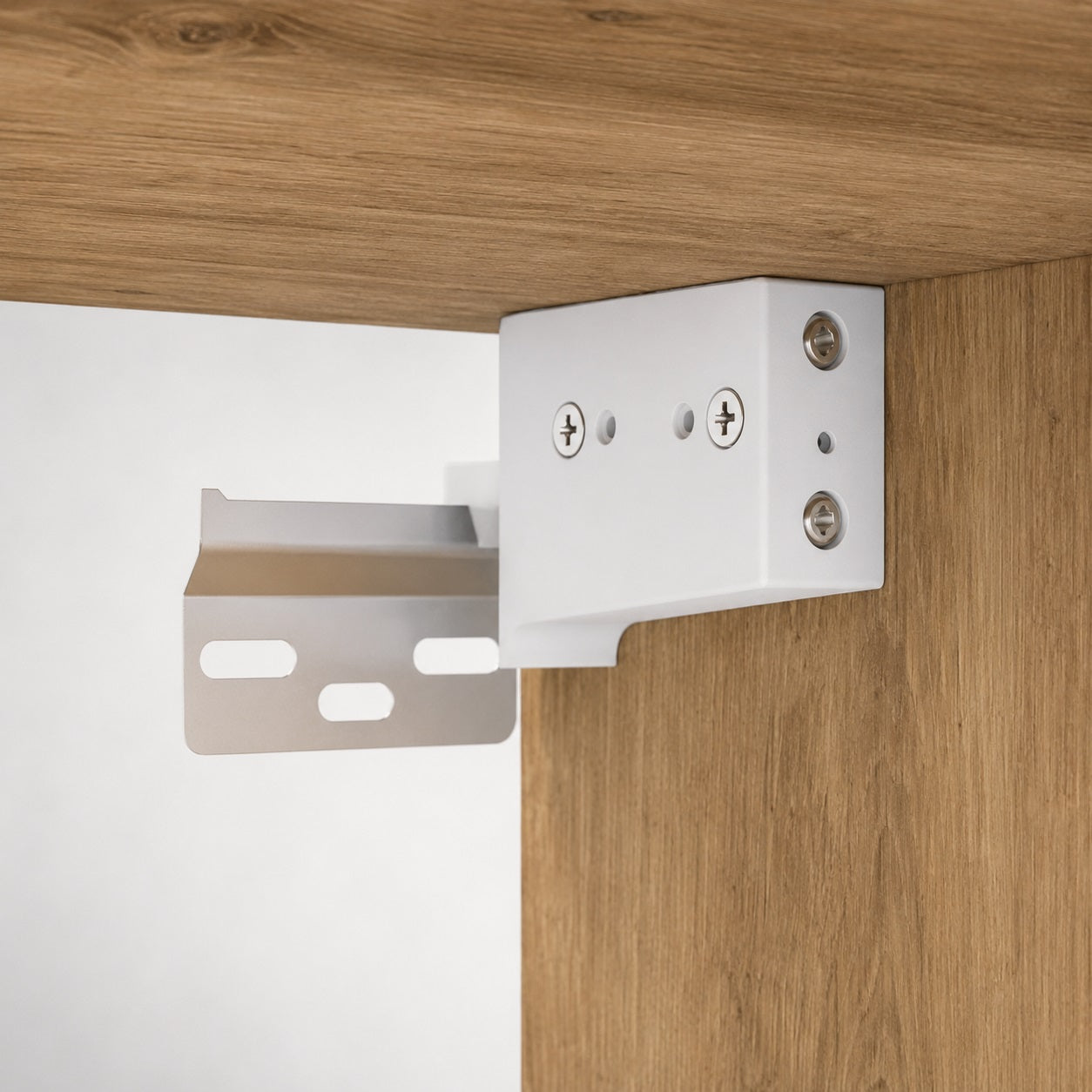 Fixation murale robuste pour meuble TV en bois suspendu avec système de montage sécurisé