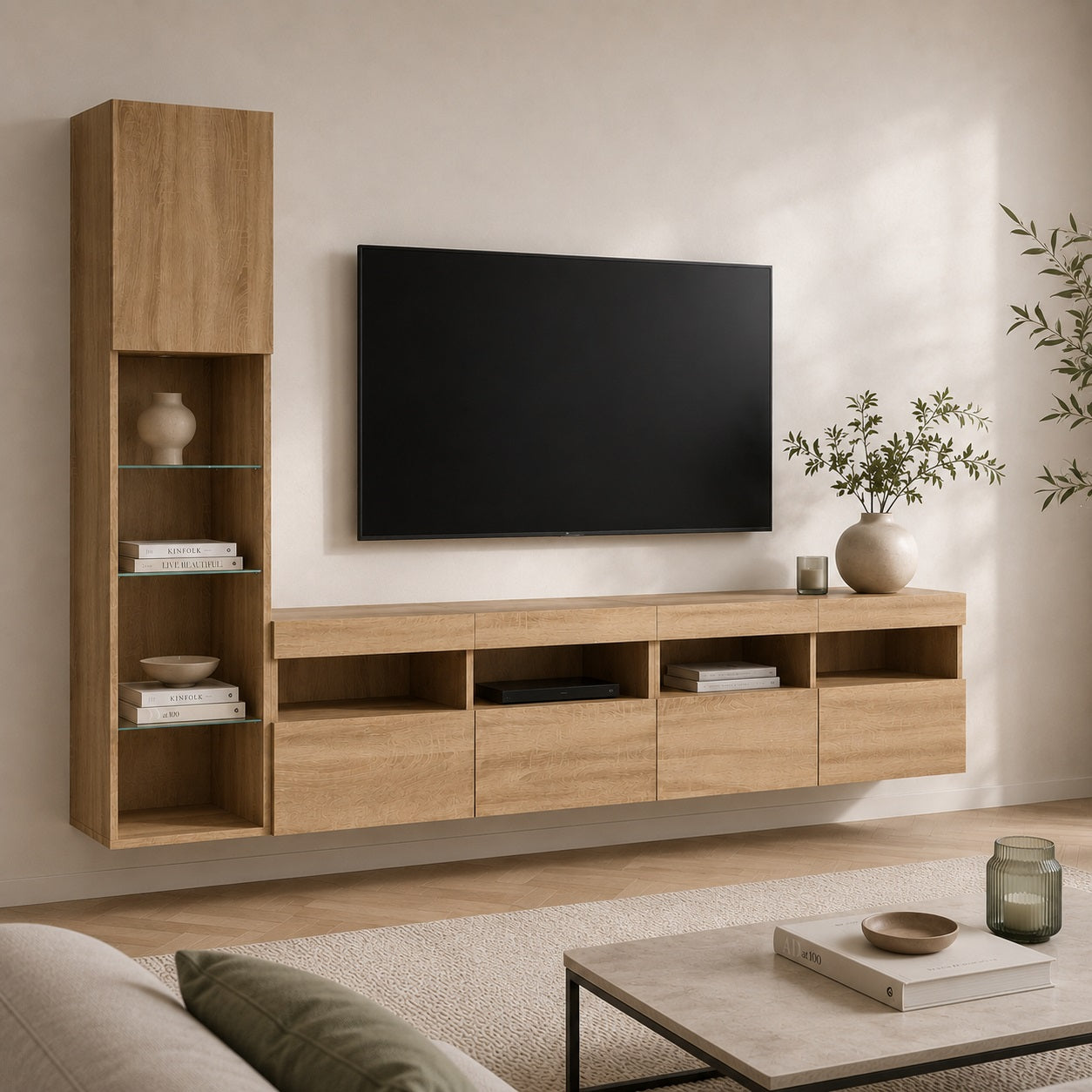 Meuble TV suspendu en bois dans salon contemporain avec vitrine et rangements fonctionnels