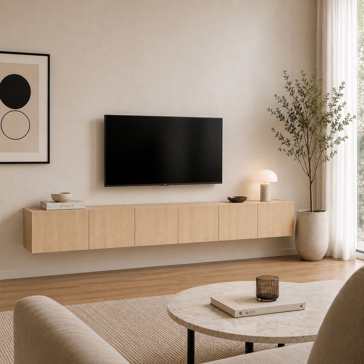 Meuble TV suspendus en bois clair avec meuble mural assorti, décoration minimaliste et chaleureuse