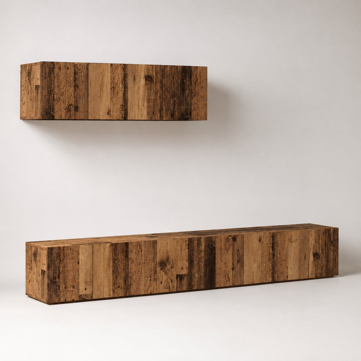 Meuble TV suspendus en bois effet vieux bois avec meuble mural assorti et design contemporain chaleureux