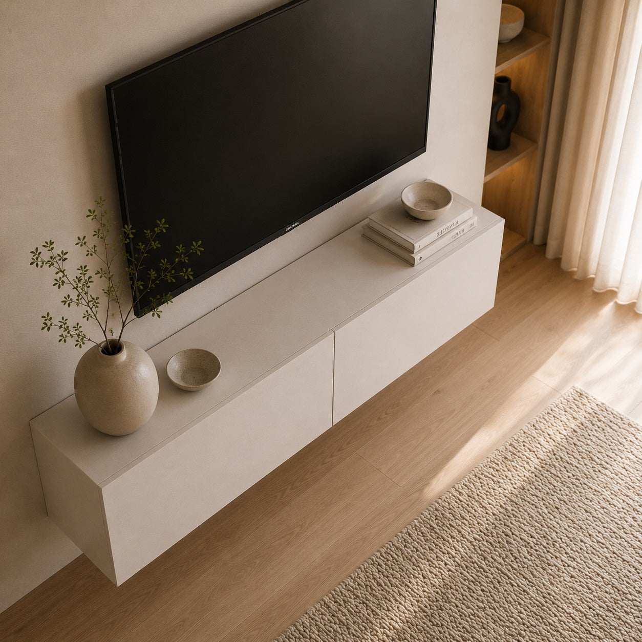 Vue plongeante d’un meuble TV mural blanc au design moderne avec finition minimaliste
