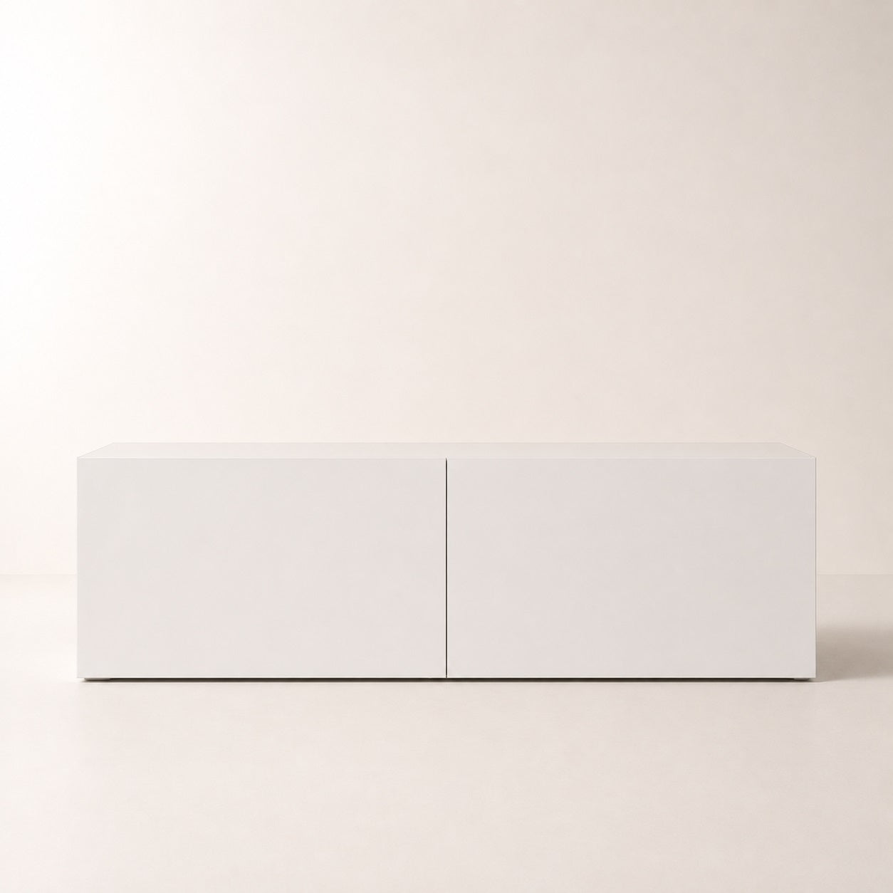 Meuble TV moderne blanc vue de face, design suspendu et style minimaliste contemporain
