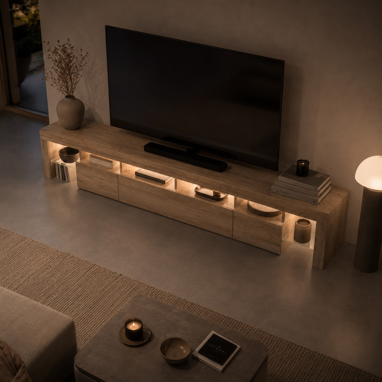 Meuble TV bois avec rangement fermé et niches ouvertes pour décoration moderne