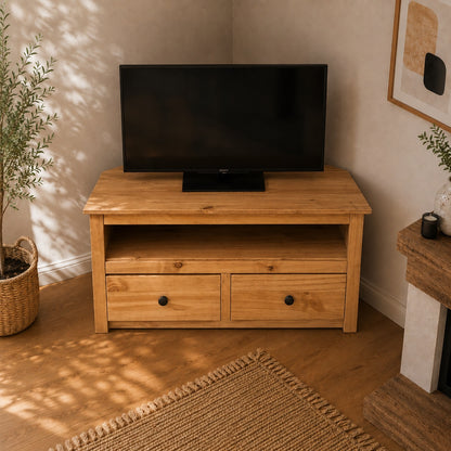 Détail d'un meuble TV d'angle en bois, finition naturelle et structure robuste
