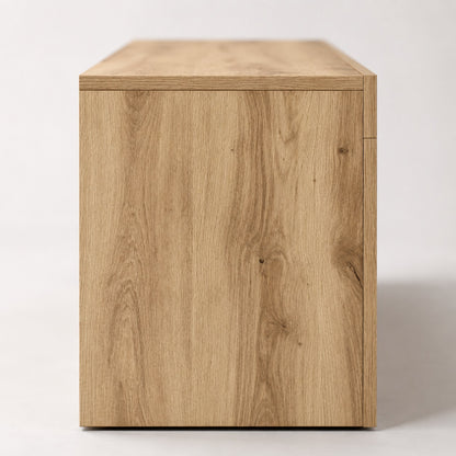 Vue latérale du meuble TV en bois finition chêne artisanal avec structure robuste et élégante