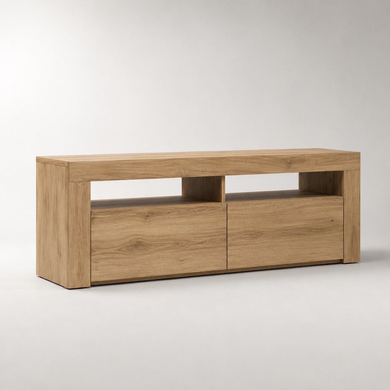 Meuble TV en bois chêne artisanal avec rangements fermés et niches ouvertes au design contemporain