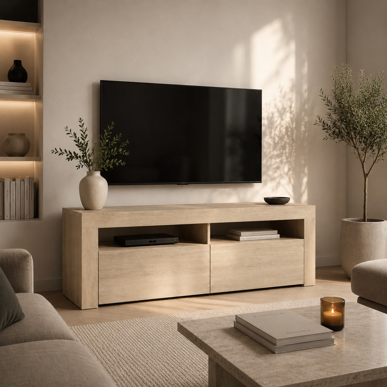 Meuble TV en bois chêne sonoma dans un salon lumineux avec rangements et design intemporel